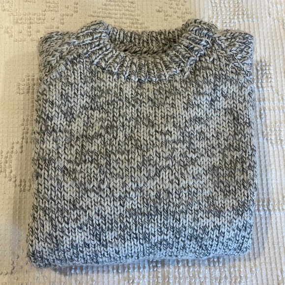 Child’s (unisex) handmade knitted wool sweater - Picture 1 of 4